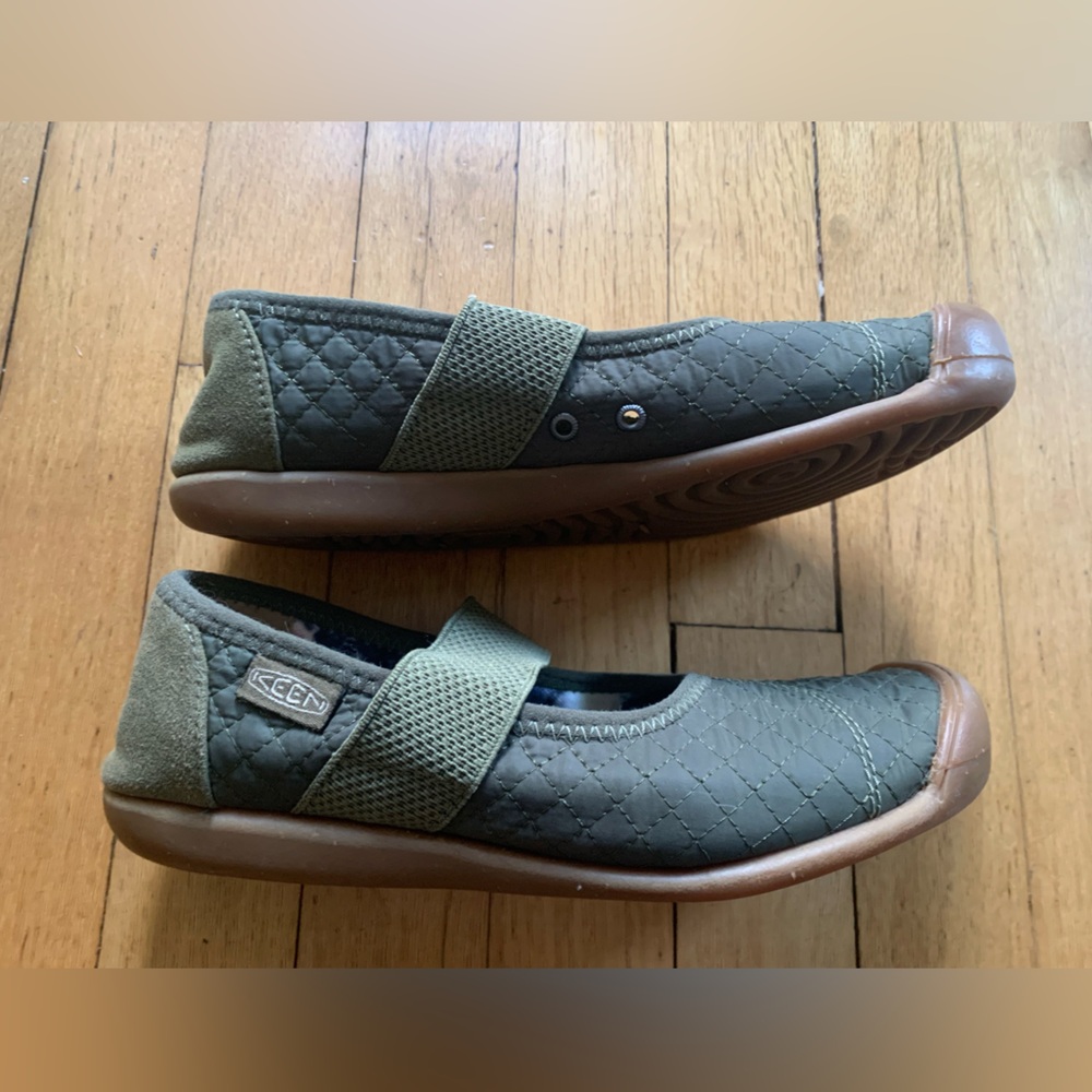 Keen size 6 Olive Green Mary Jane Flats - Picture 2 of 6